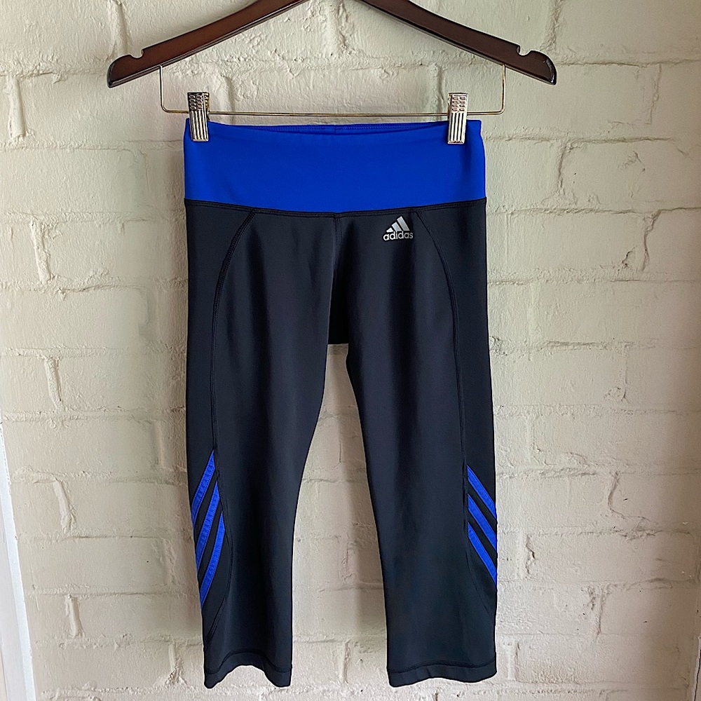 Adidas small black electric blue workout yoga capri leggings stretchy